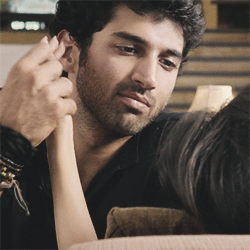 Image result for aditya roy kapur in aashiqui2 gif