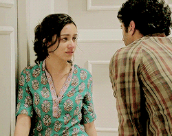 Shraddha's emotional and confrontation scenes in Aashiqui 2 were very good. Wtf happened in TJMM 😃 her acting was laughable. : r/BollyBlindsNGossip