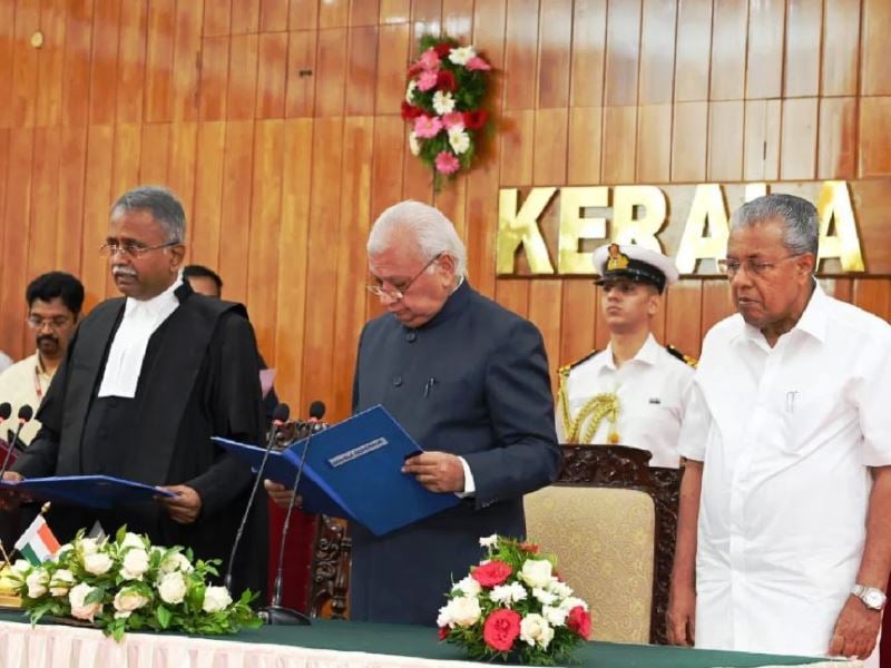 Justice Sarasa Venkatanarayana Bhatti taking oath as a Chief Justice of Kerala High Court administered by Governor Arif Mohammed Khan in the presence of Kerala CM Pinarayi Vijayan on 1 June 2024