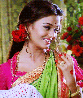 Aishwarya Rai in Devdas gif | Aishwarya rai, Indian beauty, Beautiful indian actress