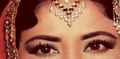 Meena Kumari- Pakeezah | Mughal jewelry, Vintage bollywood, Vintage icons