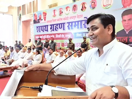 Rajasthan Politics Govind Singh Dotasra on BJP RSS And PM Modi | डोटासरा ने उठाया सवाल, कहा- मैंने RSS पर बयान दिया तो हजारों गालियां पड़ीं - Dainik Bhaskar