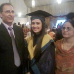 Ayeza Khan with her parents