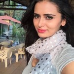 Meenakshi Dixit (Actress) Height, Weight, Age, Affairs, Biography & More