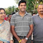 Rohan Bopanna with his parents