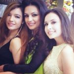 kavita-ghai-with-her-daughters