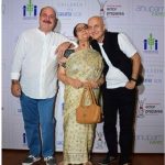 Raju Kher with his mother Dulari Kher and brother Anupam Kher