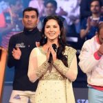Sunny Leone singing Indian national anthem
