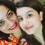 tunisha-sharma-with-her-mother