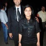 poonam-mahajan-with-her-brother