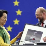 aung-san-suu-kyi-with-sekharov-prize