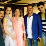 Kangana Ranaut With Her Parents And Siblings