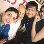 manish-wadhwa-with-his-wife-and-children