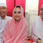 ayu-ting-ting-with-her-parents