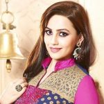Esha Kansara Height, Age, Husband, Boyfriend, Family, Biography & More