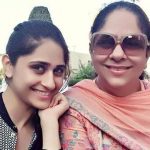 hunar-hale-with-her-mother