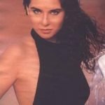 lisa-ray-bombay-dyeing