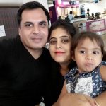 manish-arora-with-his-wife-and-daughter