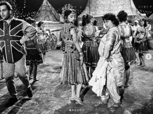 Saroj Khan teaching dance to Madhuri Dixit