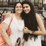 aakanksha-singh-with-her-mother
