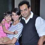 rishina-kandhari-with-her-husband-vishal-kandhari-and-daughter-tiarah-kandhari