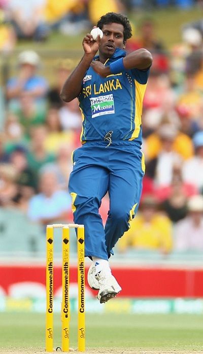 Angelo Mathews bowling