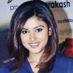 Oviya Height, Weight, Age, Boyfriend, Biography