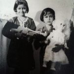 Jhumma Mitra childhood picture with her sister