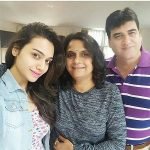 Purvi Mundada with parents