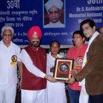 Sahel Phull receiving award for performance in Uttaran