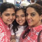 Ahsaas Channa withe her mother and sister