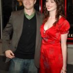 Anne Hathaway and Topher Grace