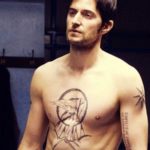 Richard Armitage showing off his tattoo