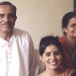 Sonali Kulkarni with her parents