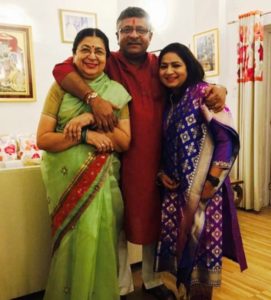 Rajeev Shukla's wife with his brother Ravi Shankar Prasad 
