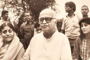 Kamla Advani With Her Husband, L.K. Advani during his campaigns for election