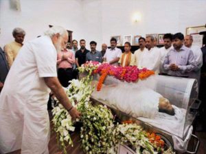 Prime Minister Narendra Modi paying his last tribute to Kamla Advani