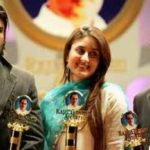 Suniel Shetty received award with Kareena Kapoor and Sachin Tendulkar