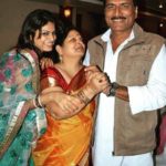 Rashmi Somvanshi with her parents