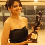 Pooja Sawant with her Dadasaheb Phalke Excellence Award for the film Lapachhapi (2017)