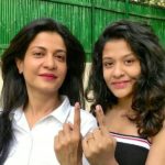 Anjana Om Kashyap with her daughter