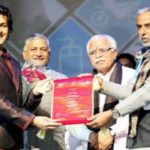 Sonu Nigam Receiving Haryana Gaurav Samman