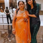 kanika chaudhary with her mother 