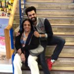 Manish Paul with his mother
