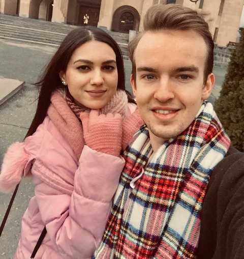 Cometan with his girlfriend