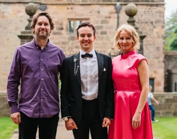 Cometan with his parents