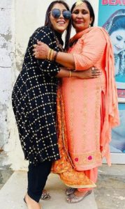 Afsana Khan with her mother