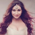 Hansi Parmar Height, Age, Boyfriend, Husband, Family, Biography & More