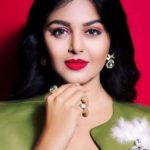 Monal Gajjar (Bigg Boss Telugu 4) Age, Height, Boyfriend, Family, Biography, & More