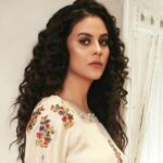 Jinaan Hussain Height, Age, Husband, Boyfriend, Family, Biography & More